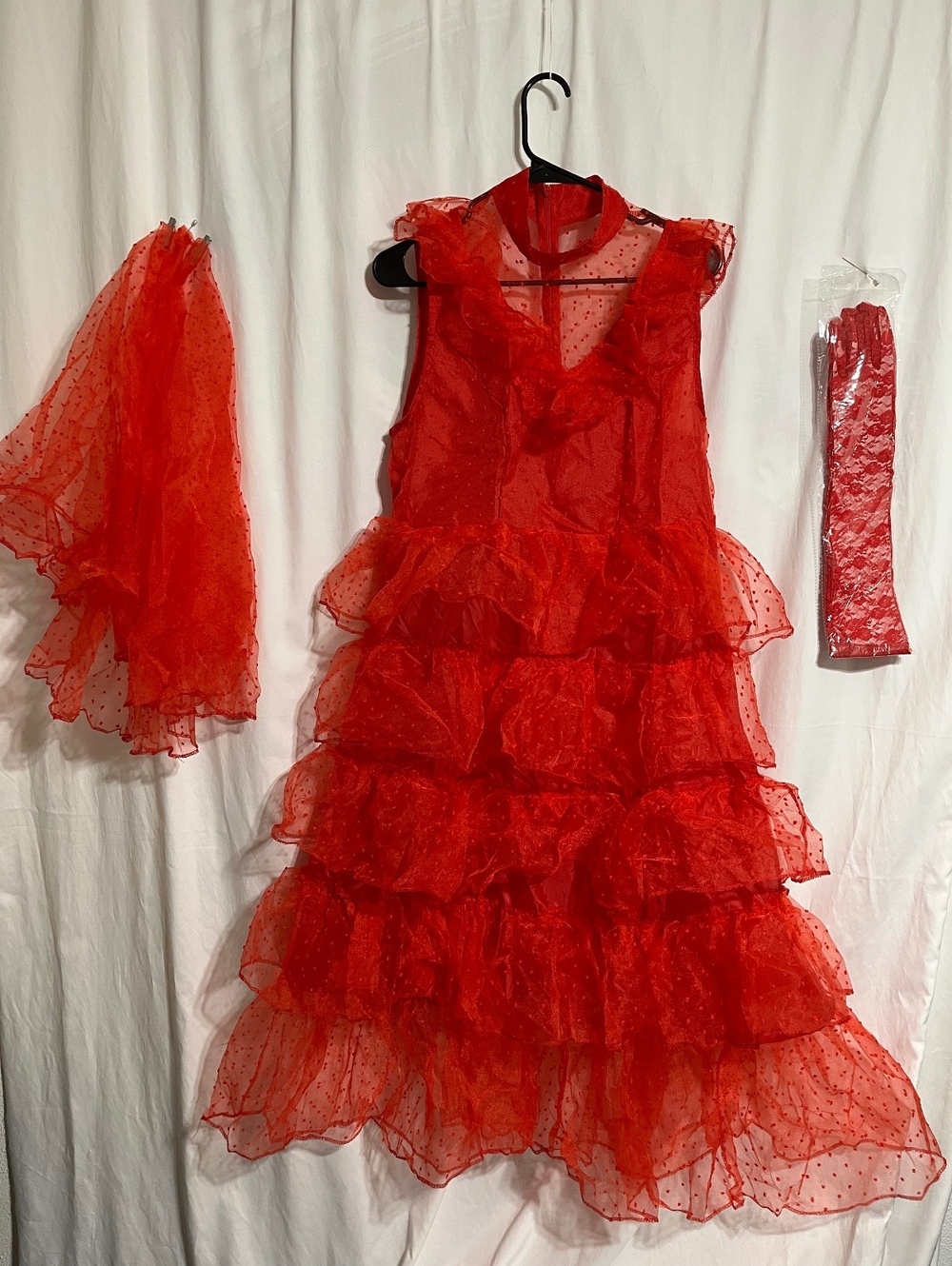 Lydia Bride RR-965 Red Ruffle Wedding Dress Size Large with Matching Vei